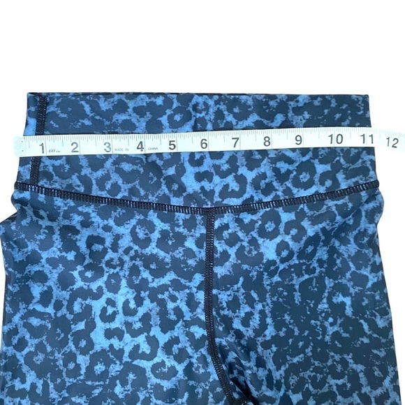 Zyia Stone Leopard Scrunchy Light and Luxe Leggings - Picture 9 of 11